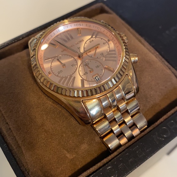 Michael Kors Rose Gold Watch - Picture 2 of 7